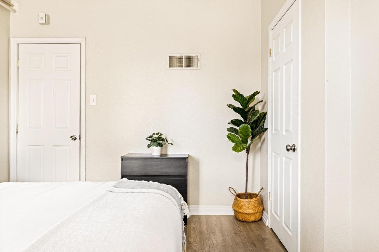 Stylish City Retreat - King Beds - Walk To Sloans Lake دنفر المظهر الخارجي الصورة