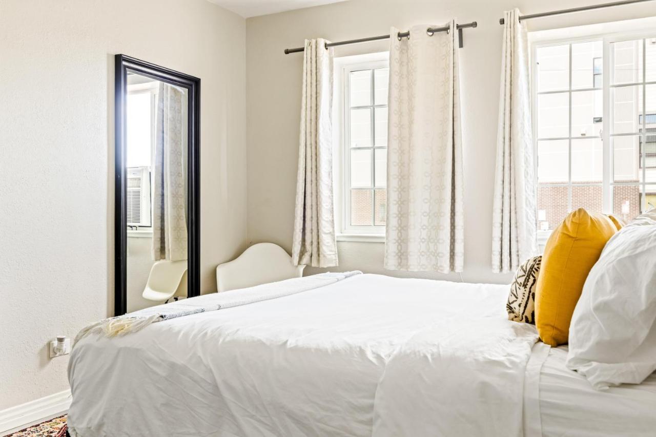 Stylish City Retreat - King Beds - Walk To Sloans Lake دنفر المظهر الخارجي الصورة